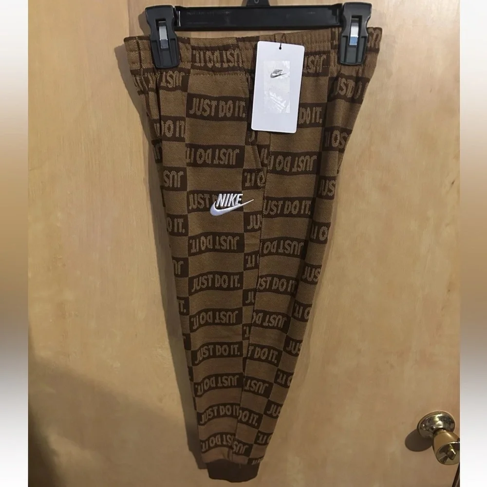 Nike Boys' Fleece Joggers Color: brown Size: child 5-6/ 6m NWT